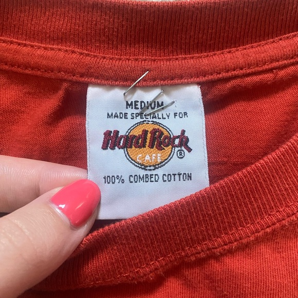 Hard Rock Cafe Rare London Guitar Medium Graphic T-Shirt “Love All, Serve All” - Picture 7 of 7